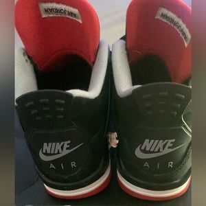 Air Jordan 4 Bred authentic